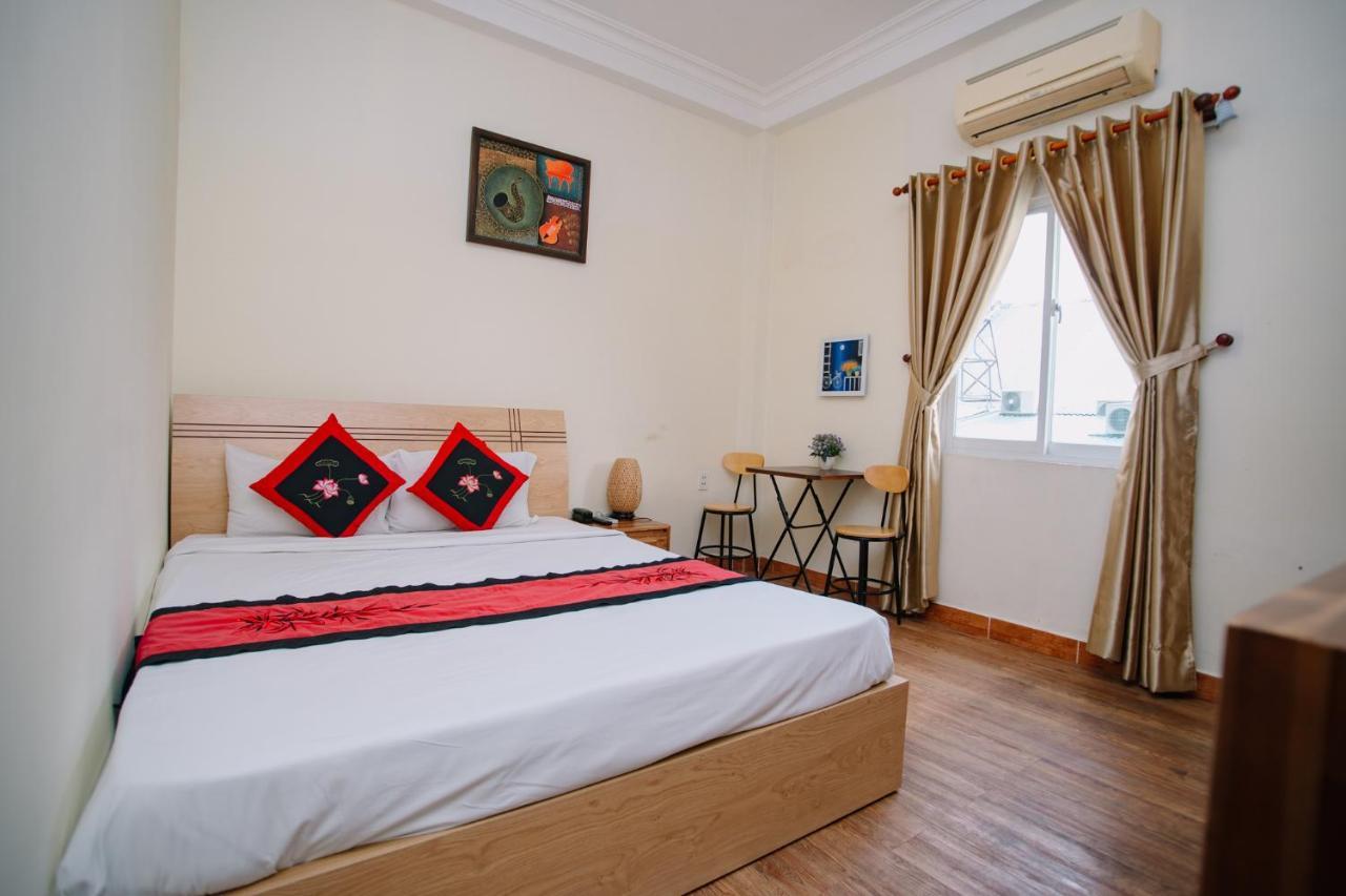 Canary Saigon Hotel 2*