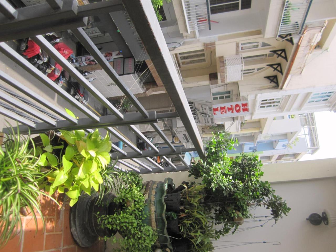 Homestay The Lily & Coffee Ho Chi Minh City