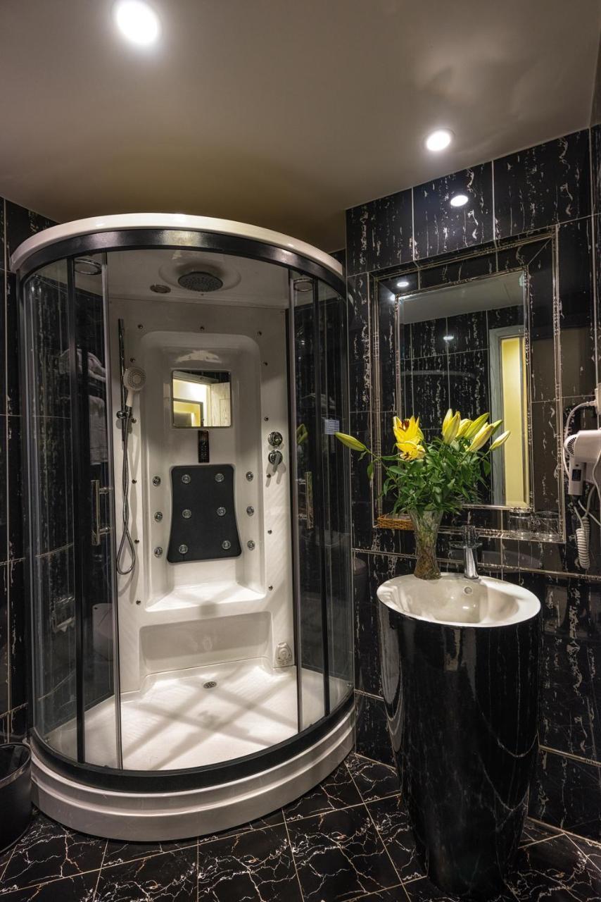 Tuong Vi Saigon Hotel 3*