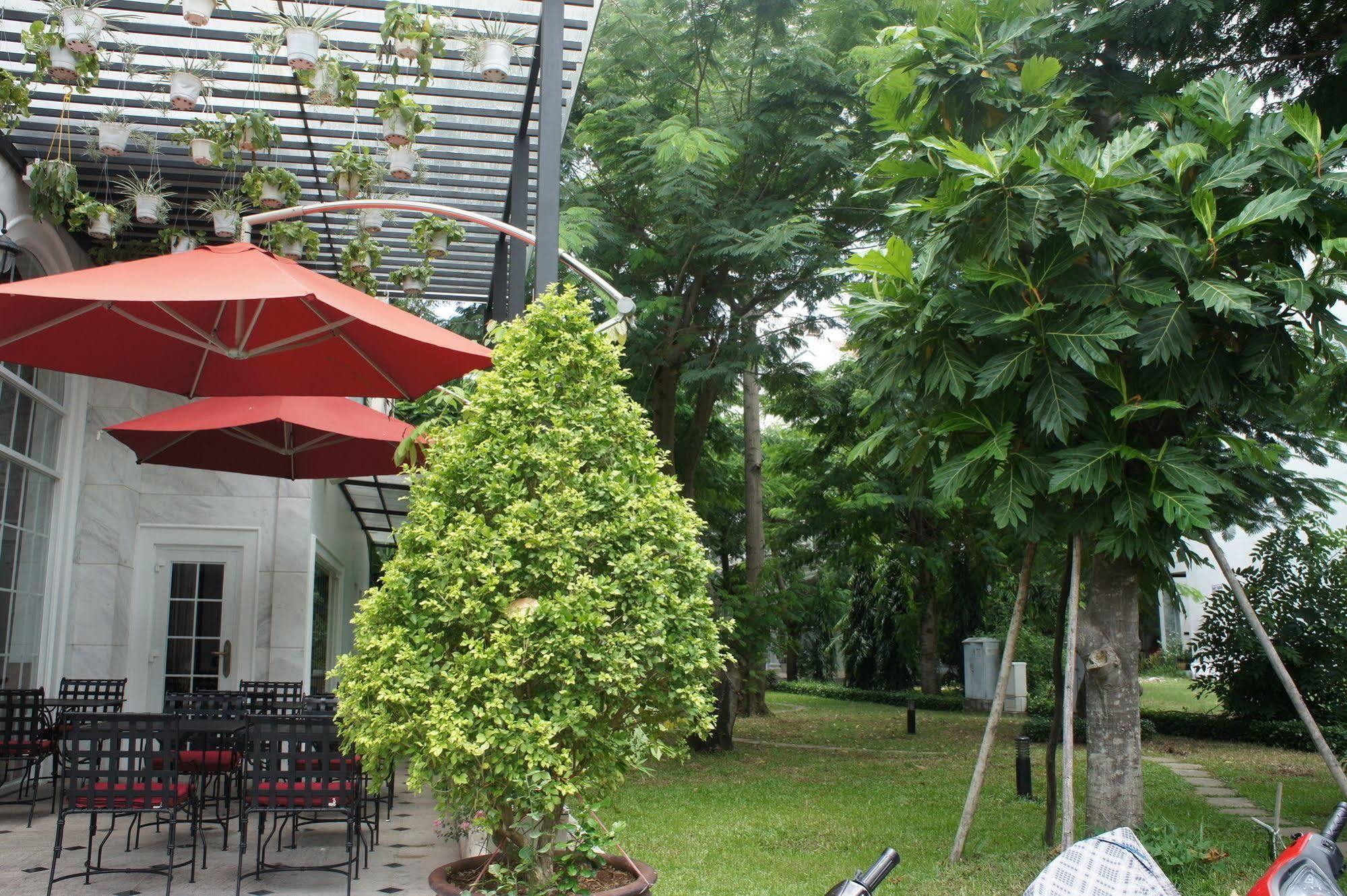L'odeon Phu My Hung 3*