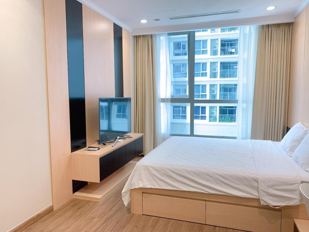 Homes By Christine - Vinhomes Park Ho Chi Minh City