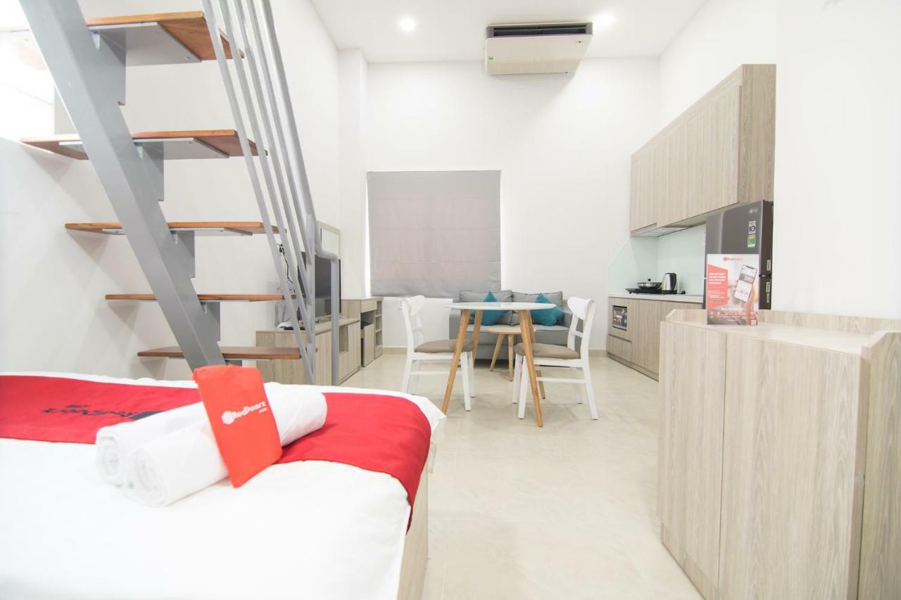 Reddoorz Premium Near Etown 3 Ho Chi Minh City