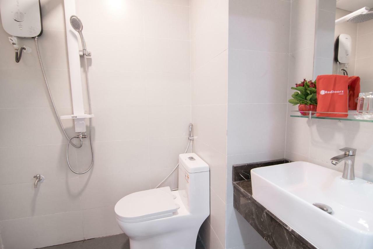 Reddoorz Premium Near Etown 3 Hotel 3*