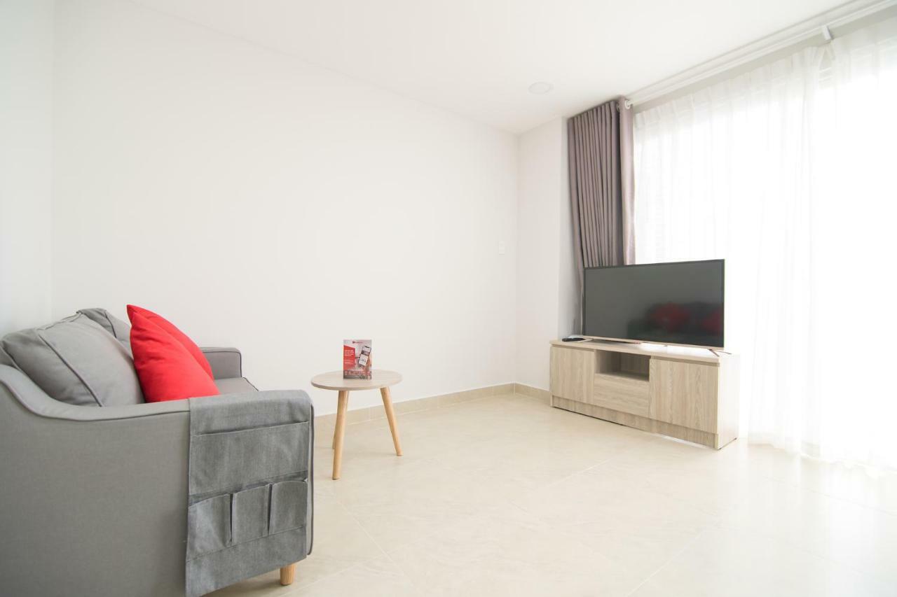 Reddoorz Premium Near Etown 3 Ho Chi Minh City