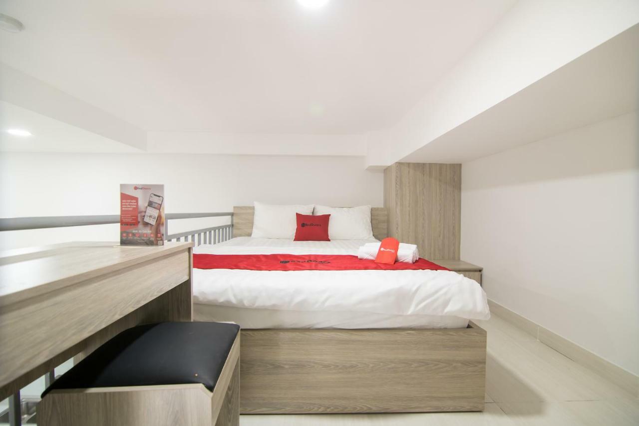 Reddoorz Premium Near Etown 3 Hotel