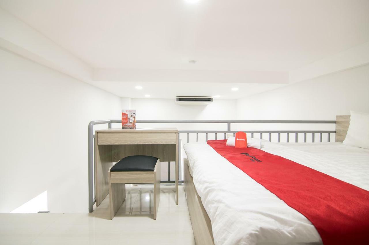 Reddoorz Premium Near Etown 3 Hotel 3*