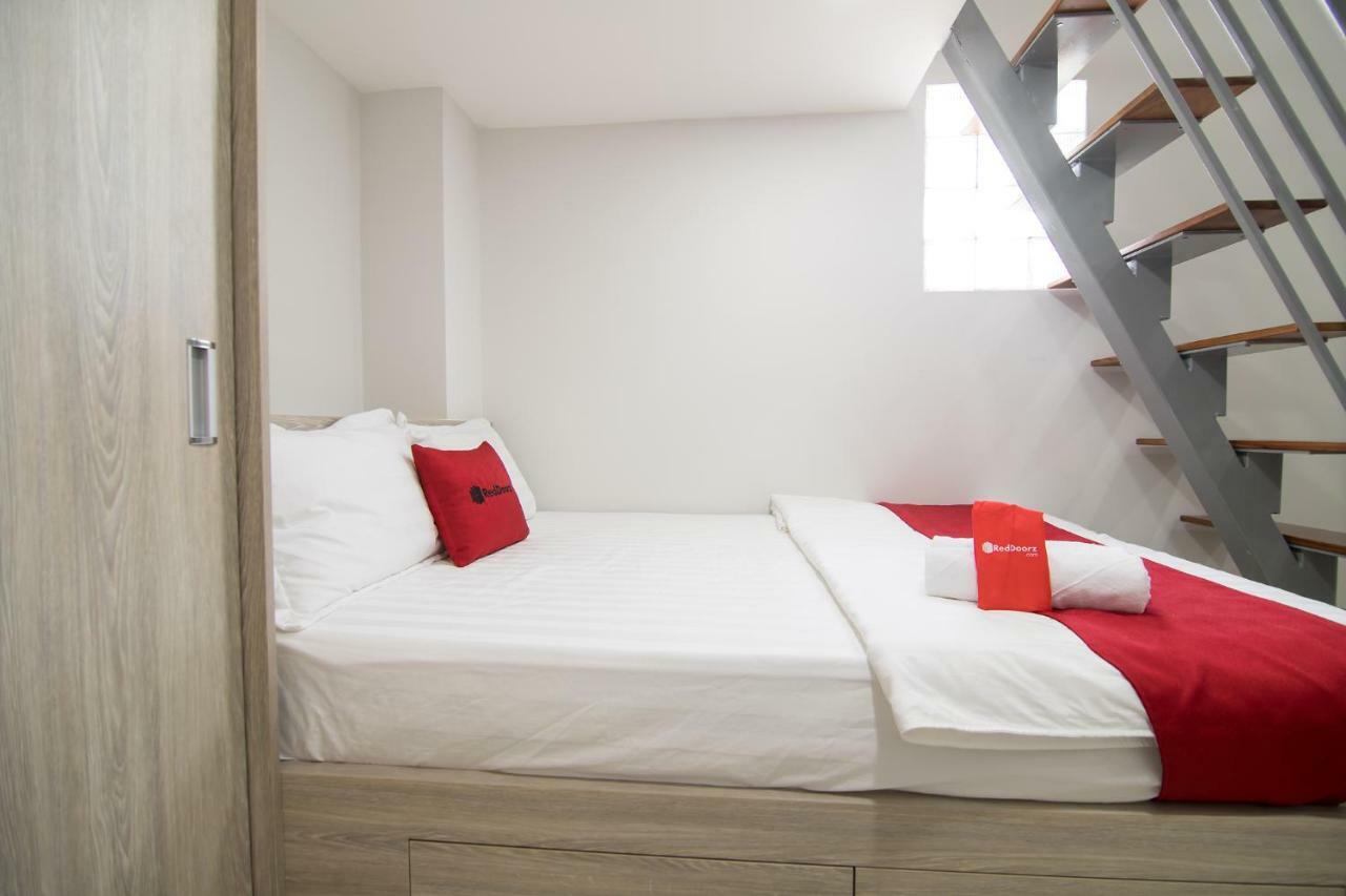 Reddoorz Premium Near Etown 3 Ho Chi Minh City