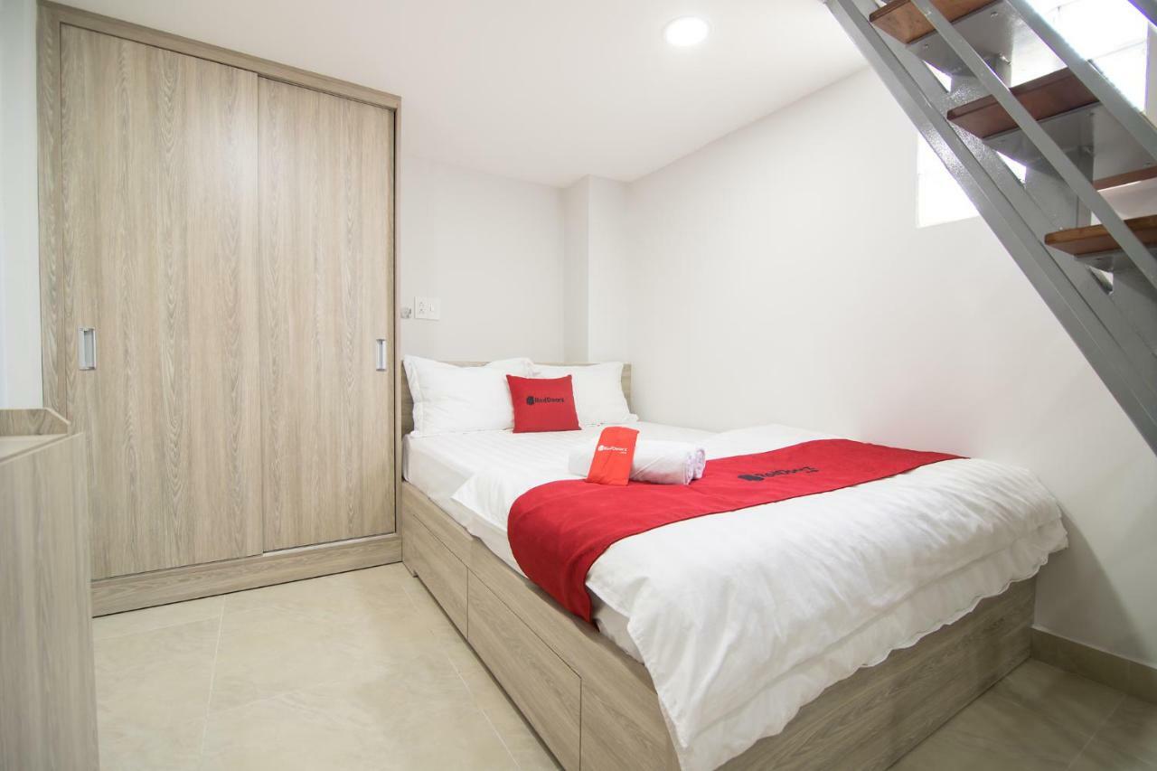 Reddoorz Premium Near Etown 3 Ho Chi Minh City