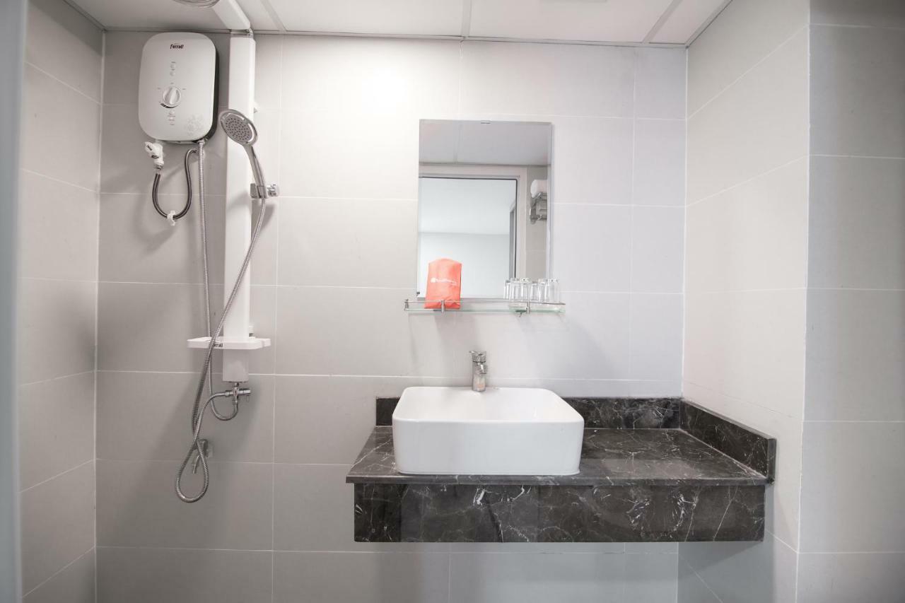 Reddoorz Premium Near Etown 3 Hotel Ho Chi Minh City