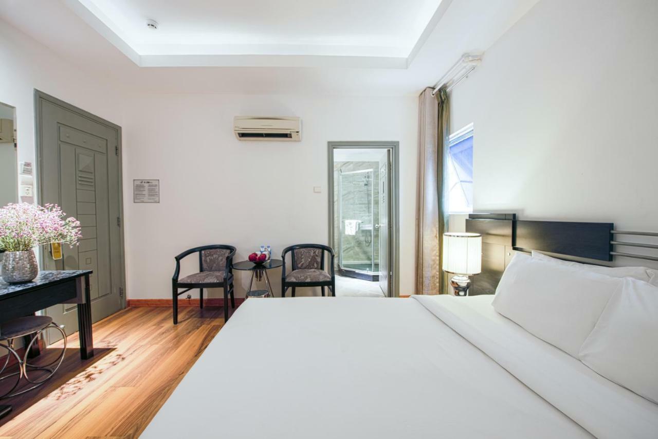 A&em - The Petit Hotel 2*