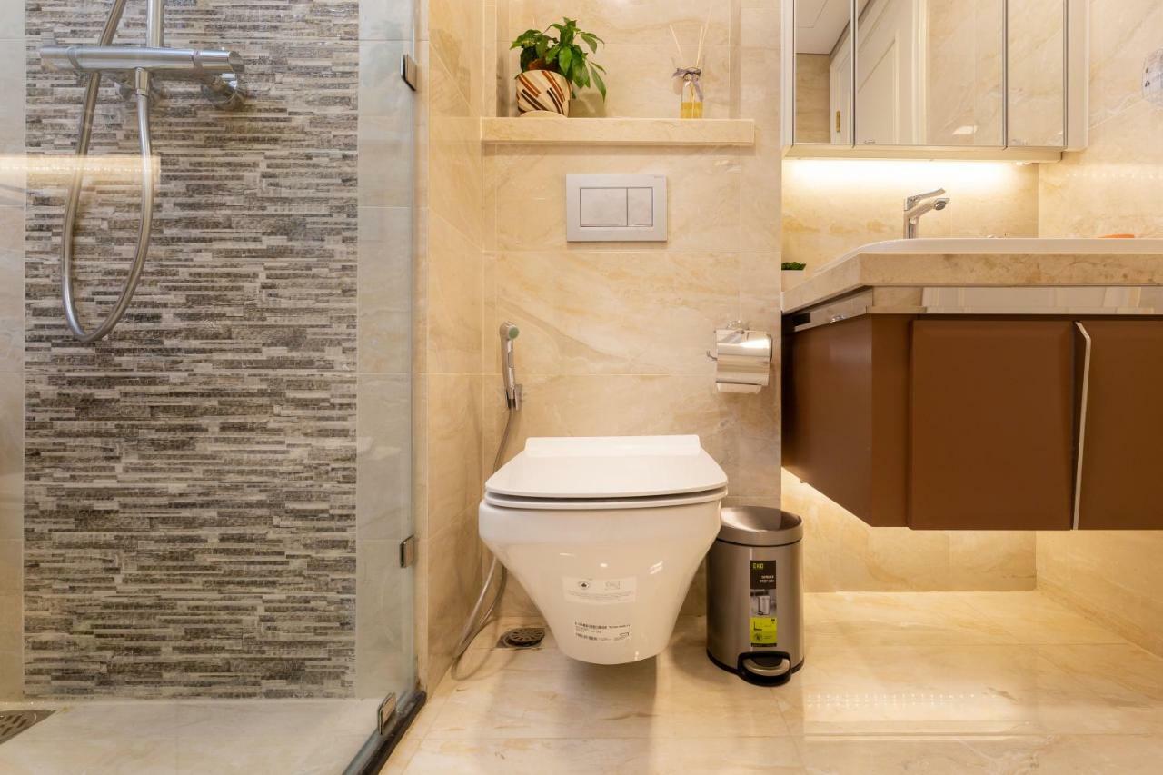 Aparthotel D-Home -5Star-3Bedrooms-Airport Pick-Up,Balcony180,D1, Hcmc