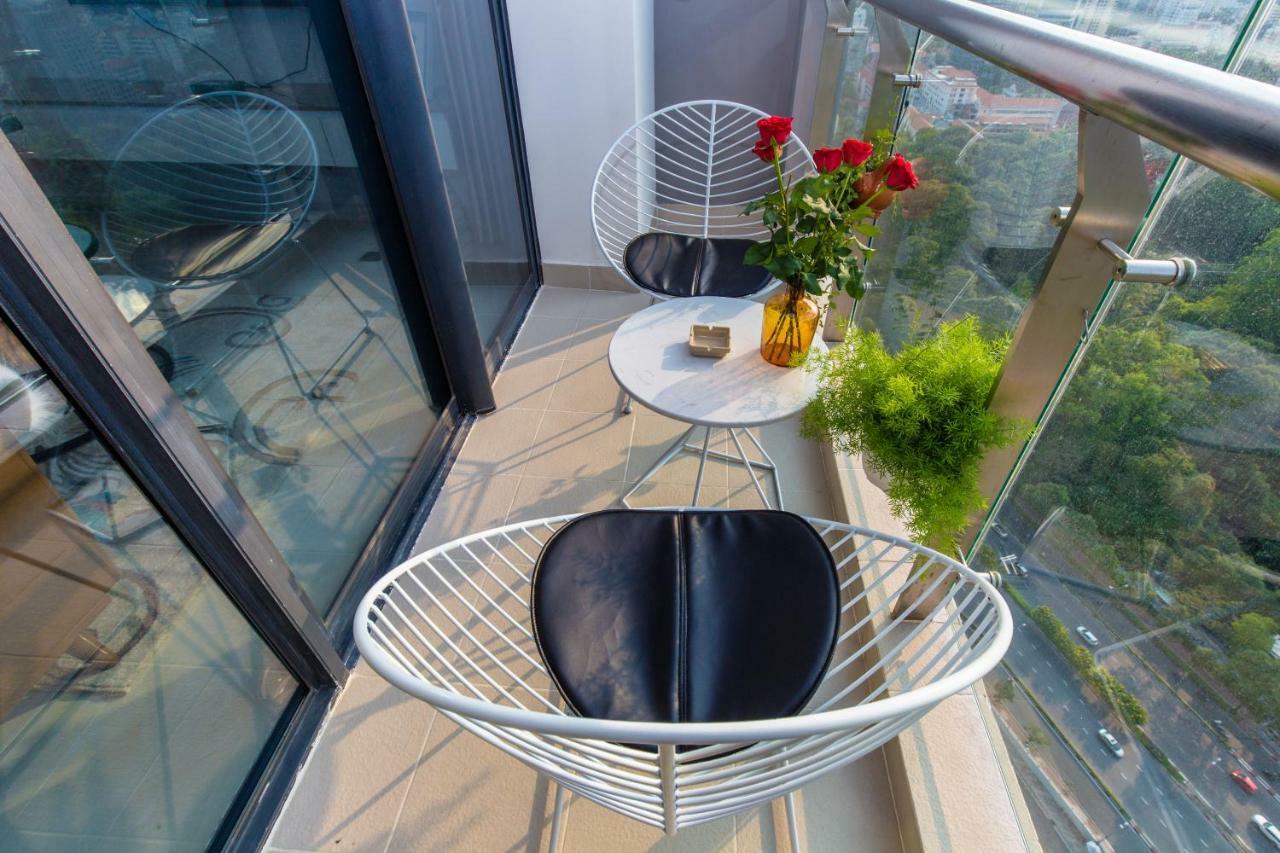 Aparthotel D-Home -5Star-3Bedrooms-Airport Pick-Up,Balcony180,D1, Hcmc *
