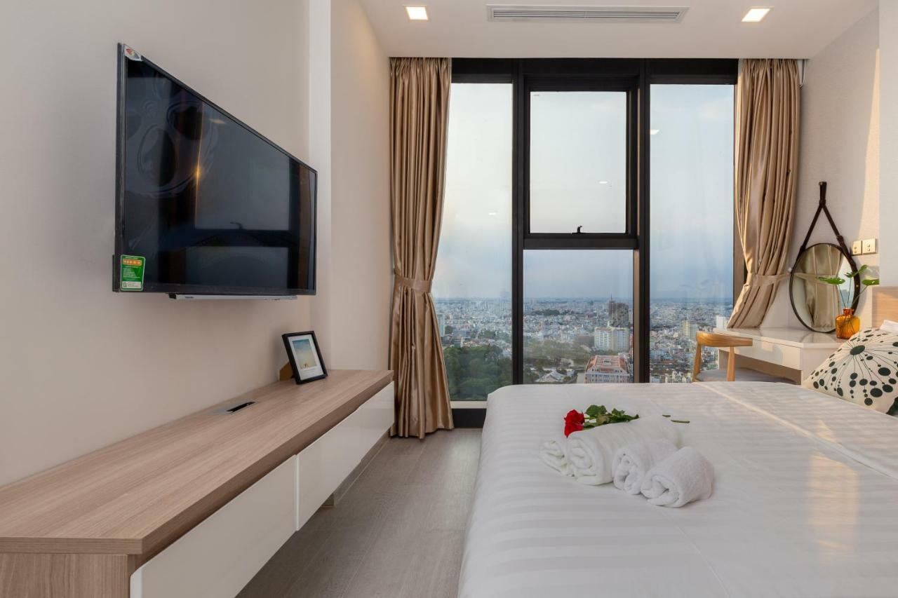 Aparthotel D-Home -5Star-3Bedrooms-Airport Pick-Up,Balcony180,D1, Hcmc *