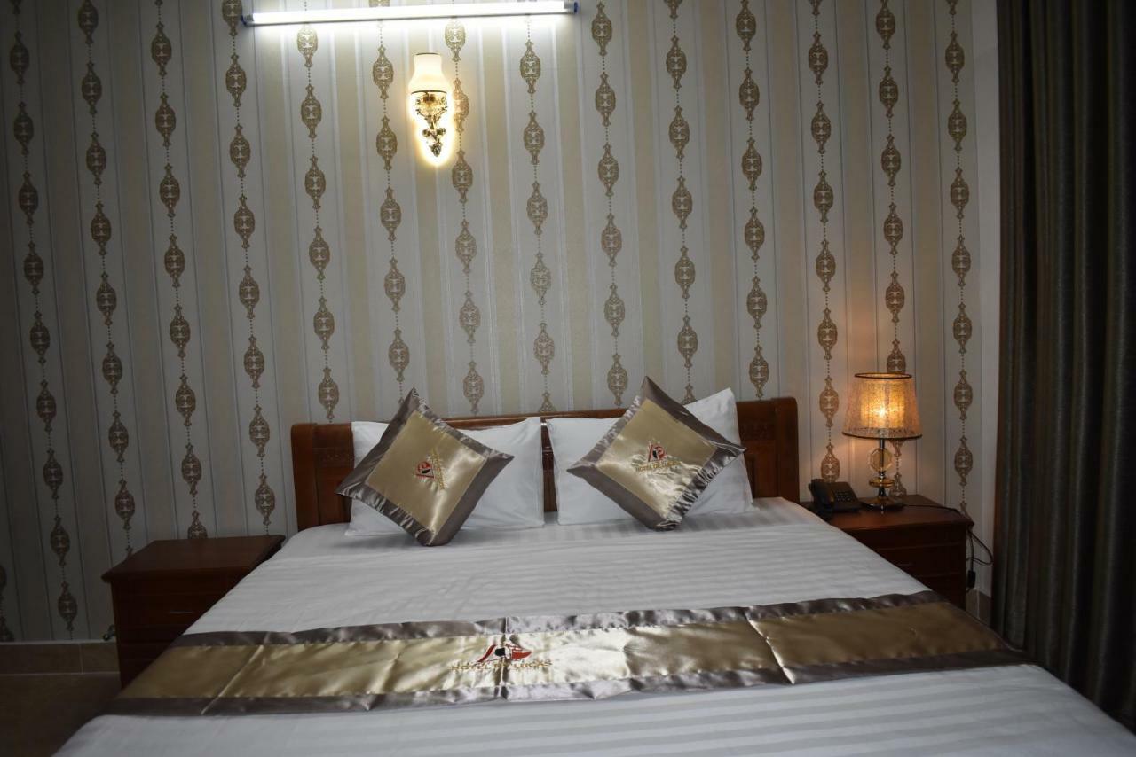 Hotel De Lucas 2*