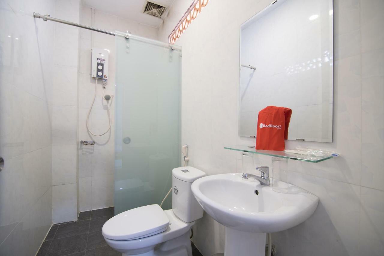 Reddoorz Near Nguyen Hue Walking Street 2 - Dorms Available Ho Chi Minh City
