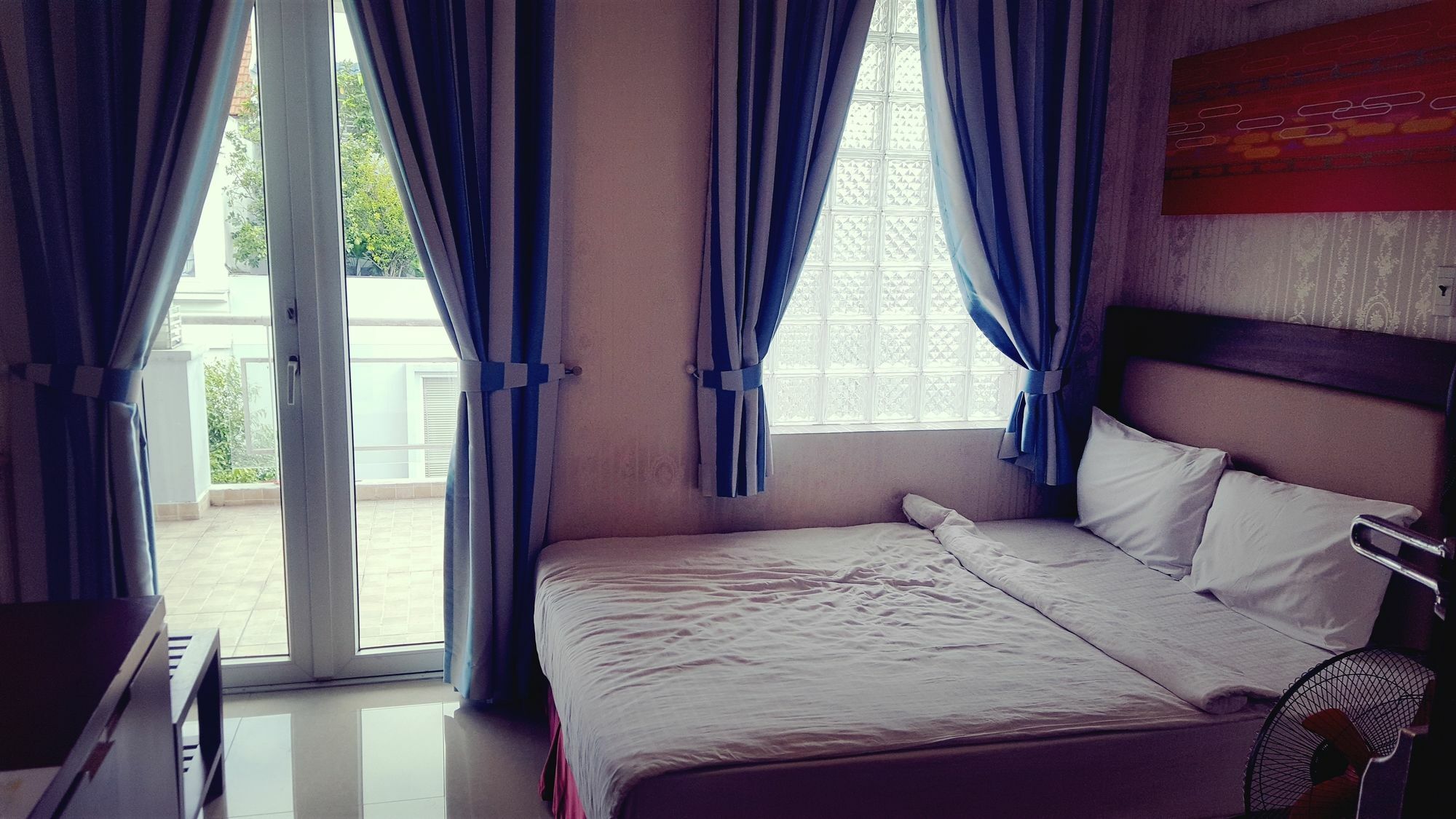 Laguna Hotel 2*