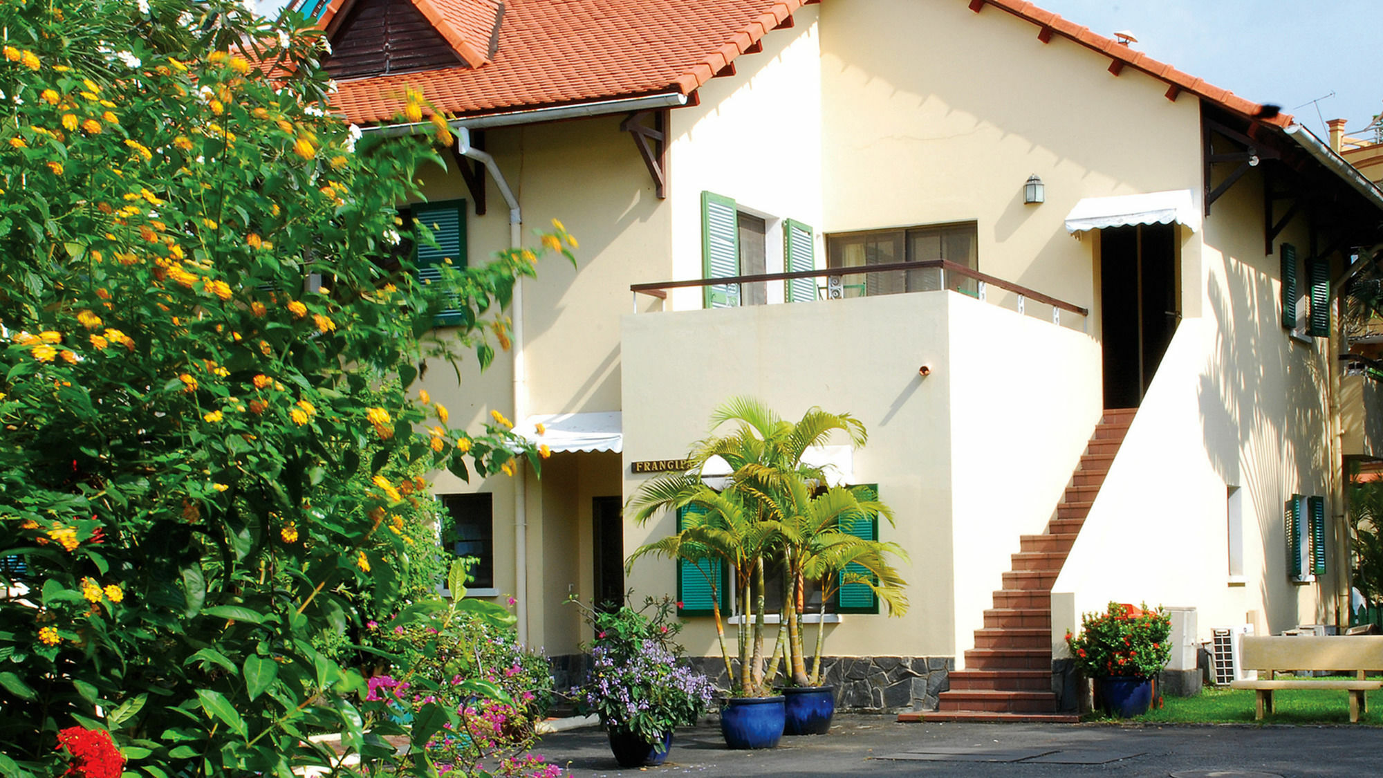 Saigon Village 4*