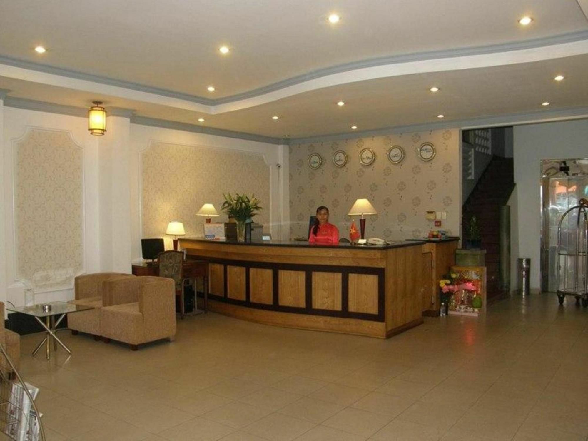 Hotel Khach San Trung Mai