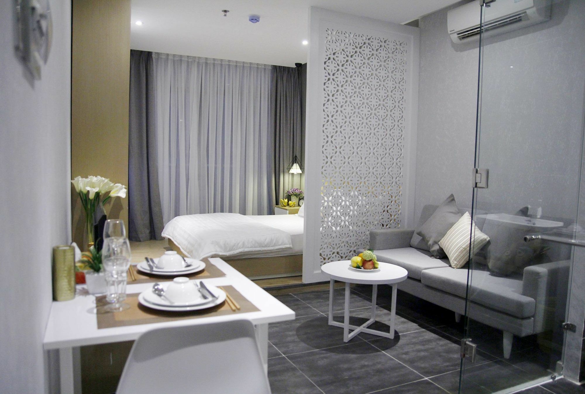 Full House Retreat - The Water Front Aparthotel