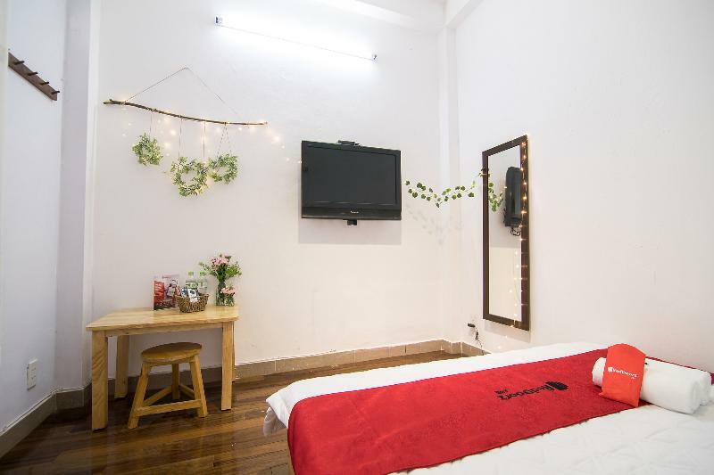 Hotel Reddoorz Near Bui Vien Walking Street 2