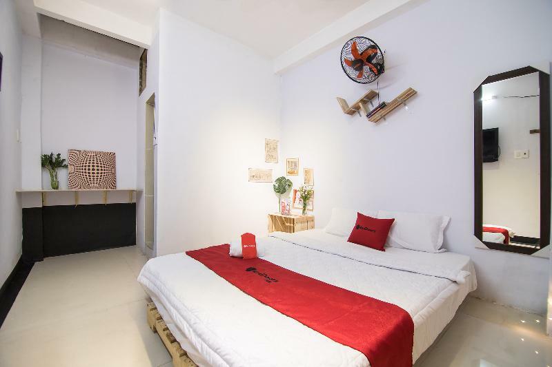 Reddoorz Near Bui Vien Walking Street 2 2*