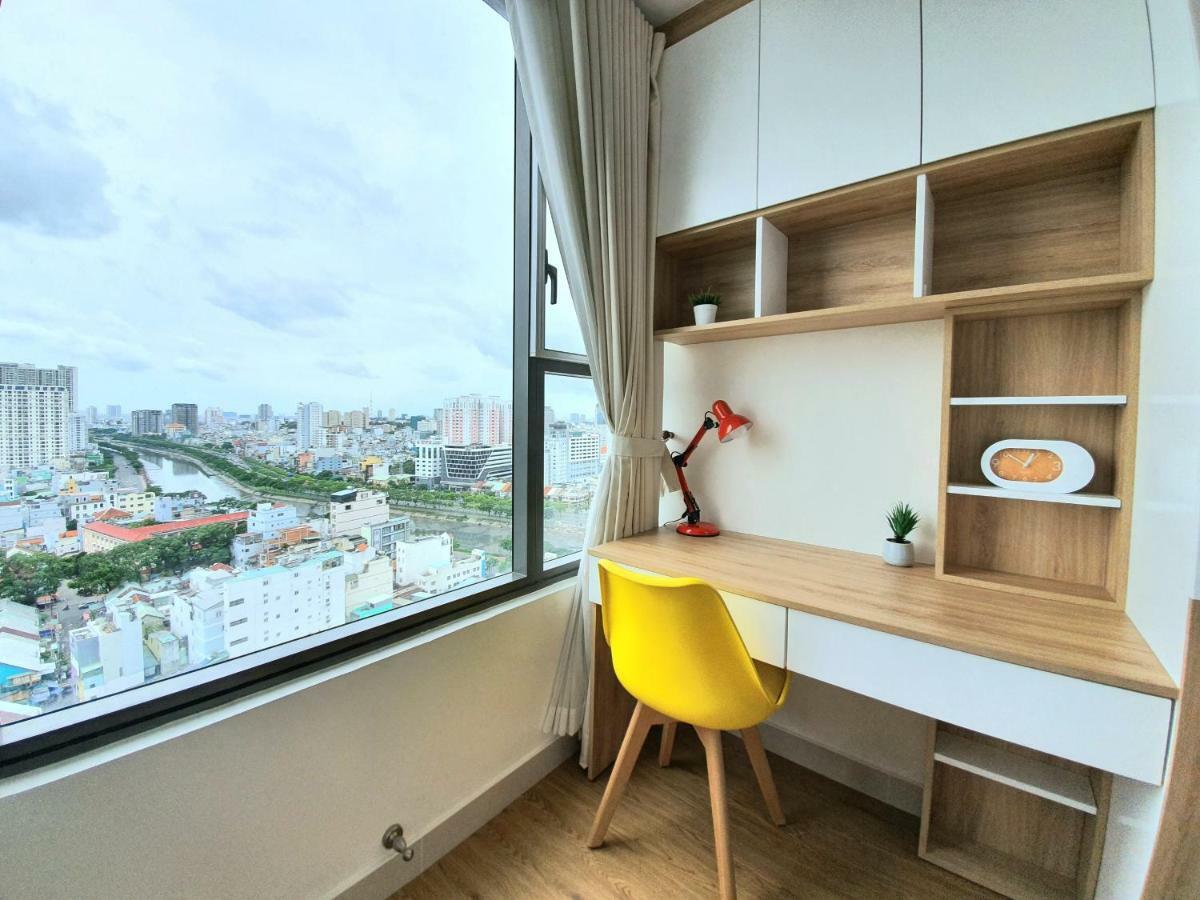 Infinity Pool Signature - Saigon Rivergate Apartment