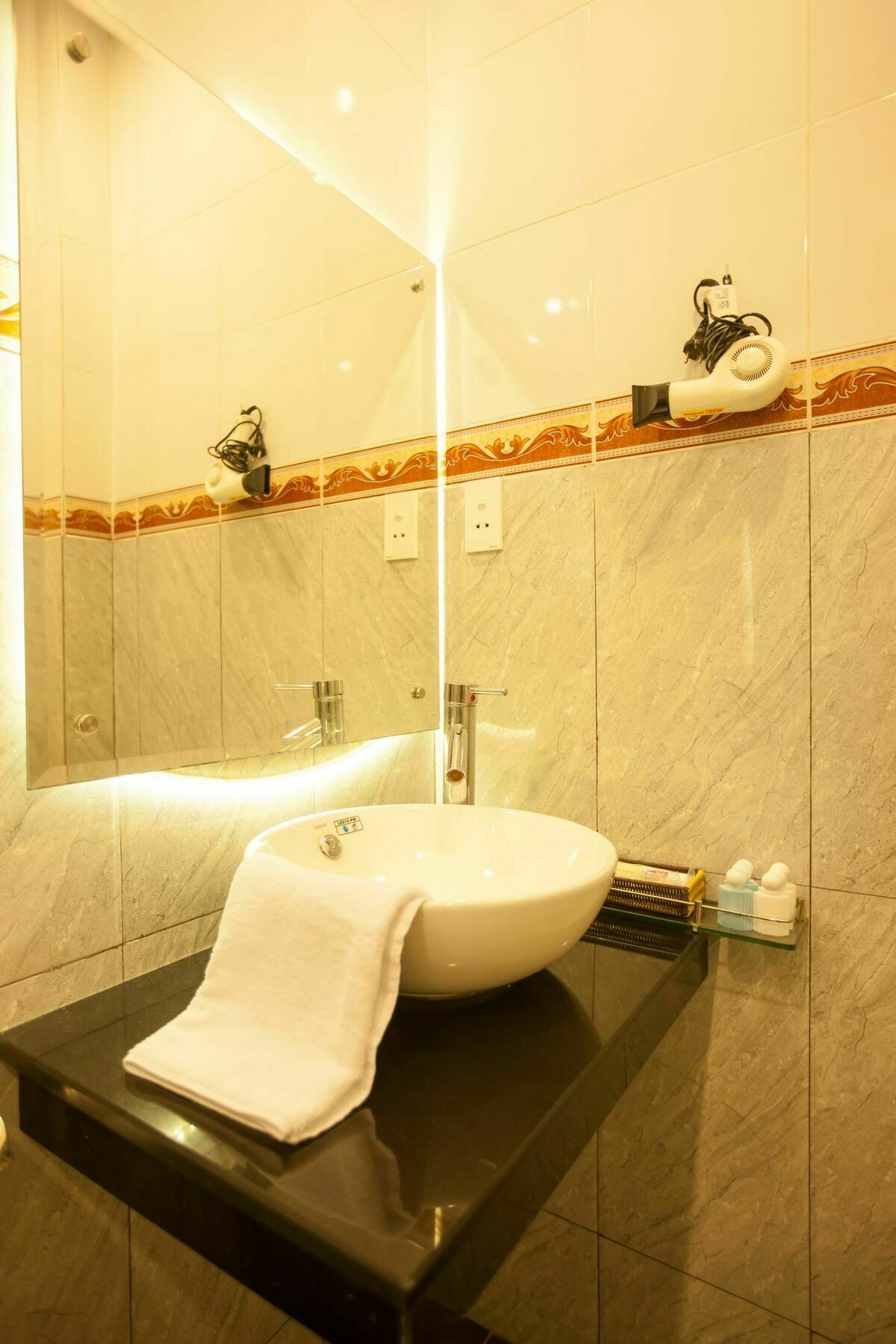 Hotel Saigon Crystal 2*