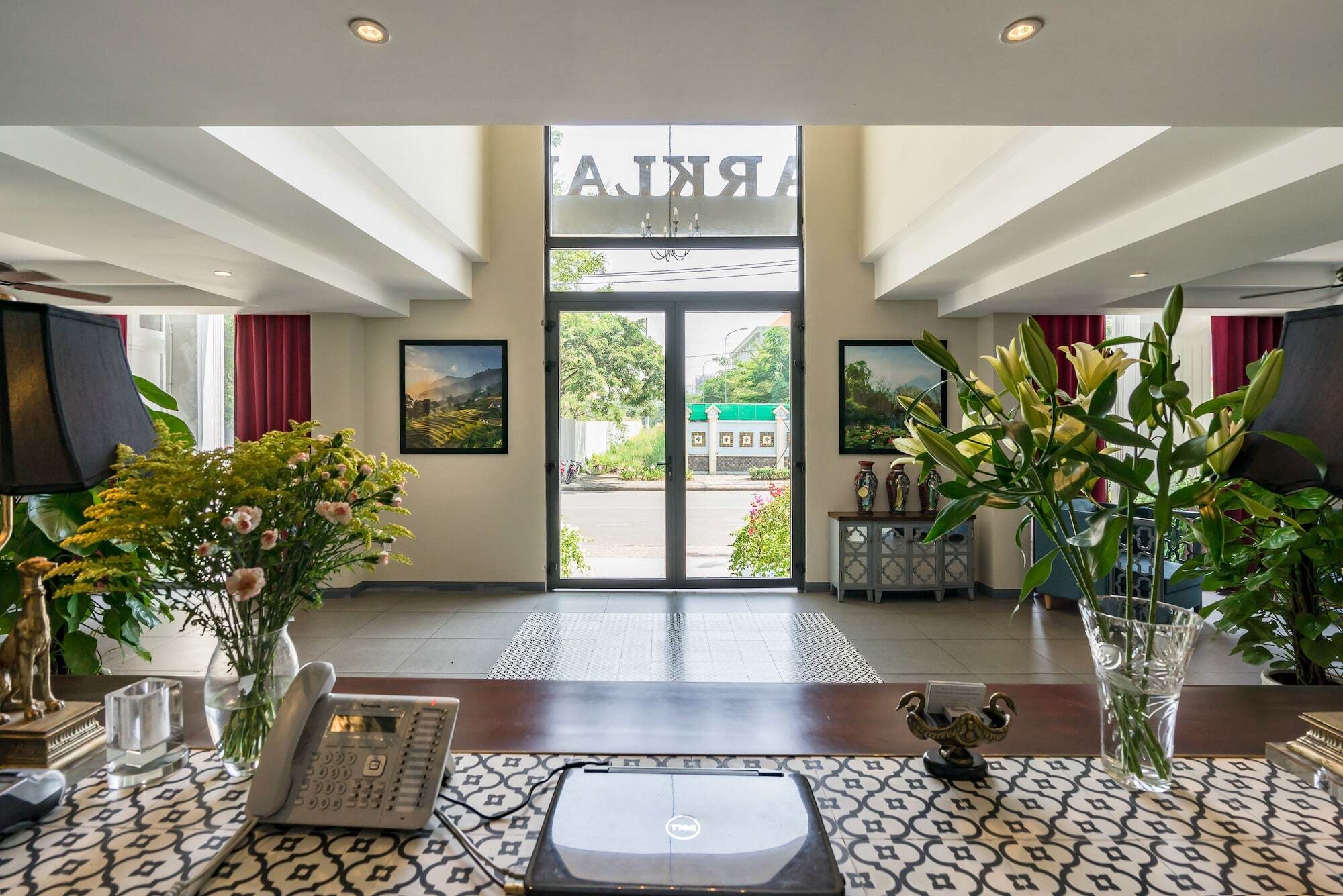 Parklane Nam Sài Gòn Khách sạn 2*