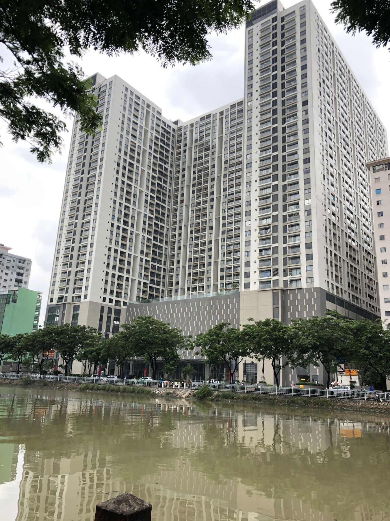 Apartment Saigon The Gold View *