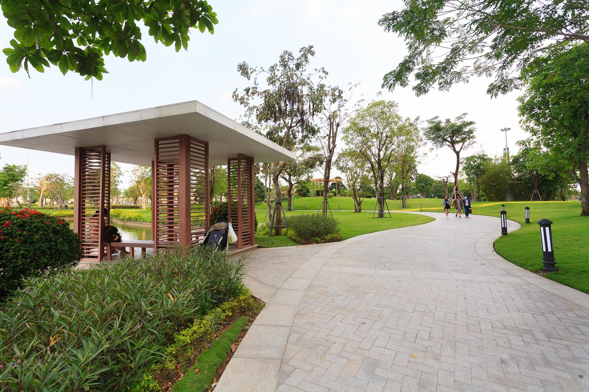 Far Eastern Park Apartment *