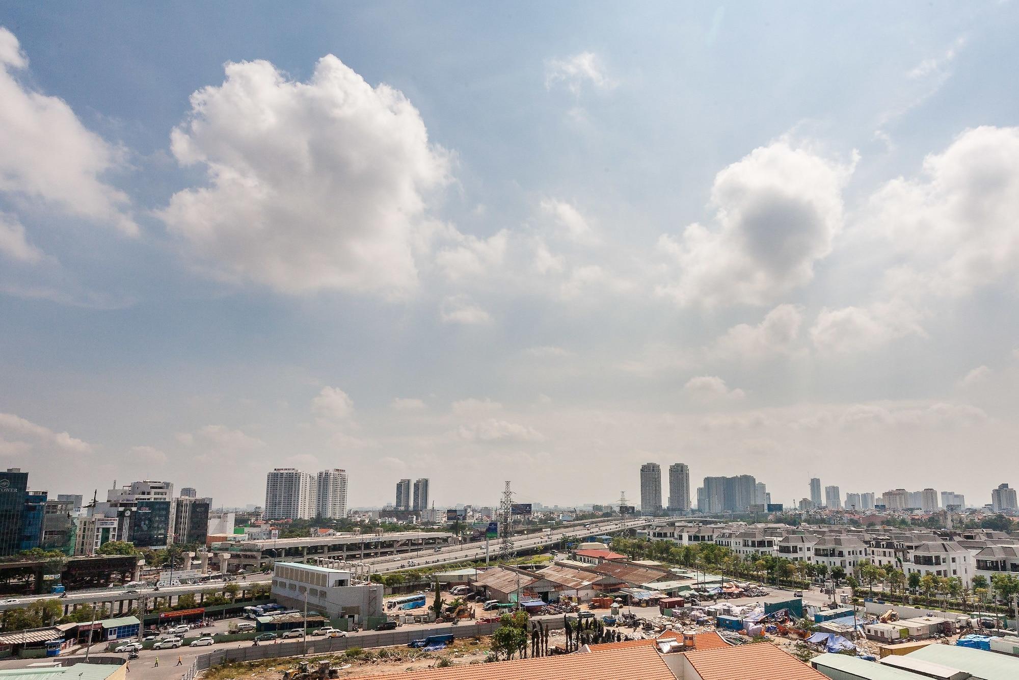 Far Eastern Park Apartment *