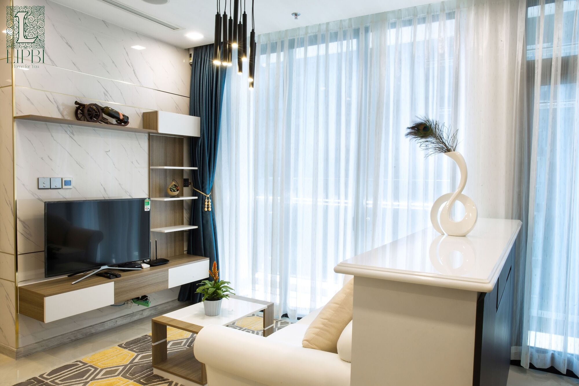 Lipbi Home-central Luxury