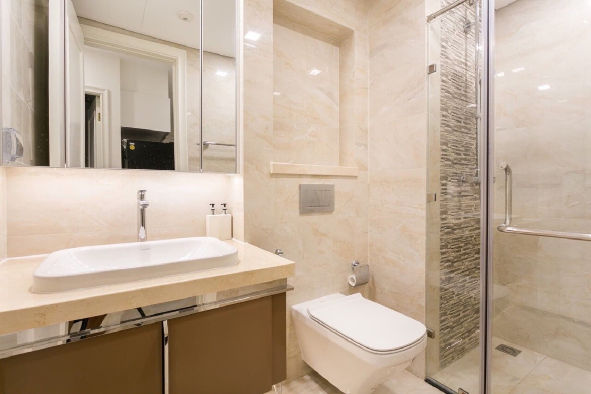 Saigon House Vinhomes Golden River * Bandar Ho Chi Minh