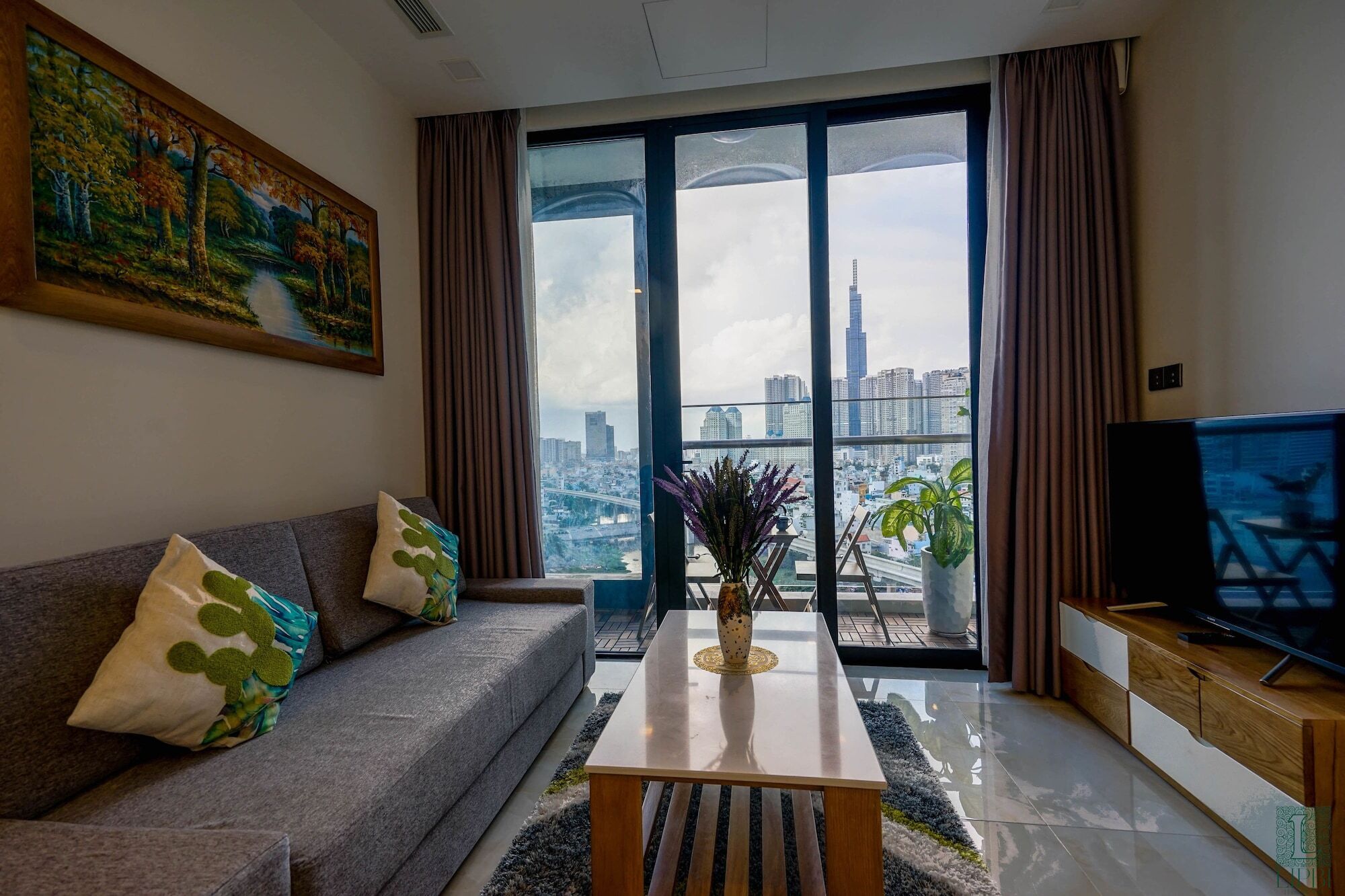 Lipbi Home-central Luxury
