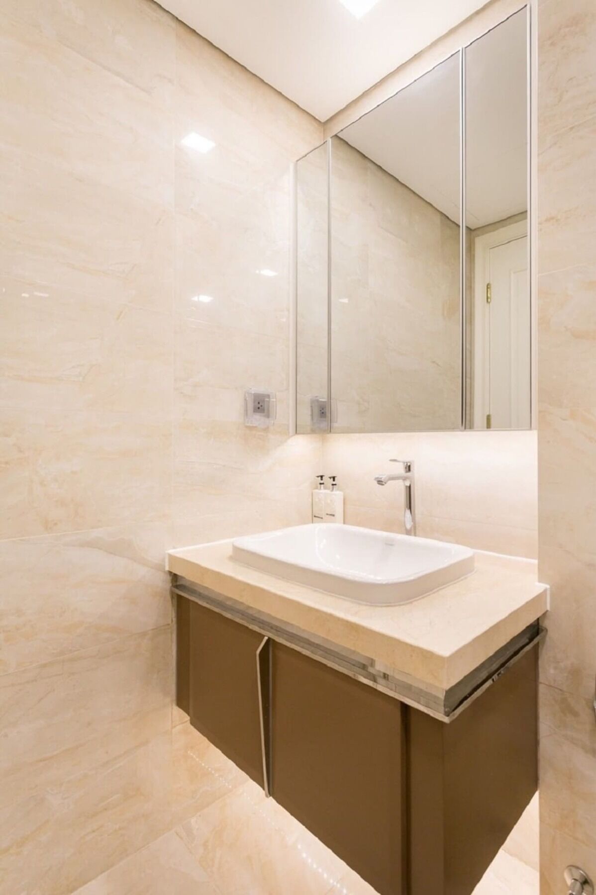 Saigon House Vinhomes Golden River Pangsapuri *