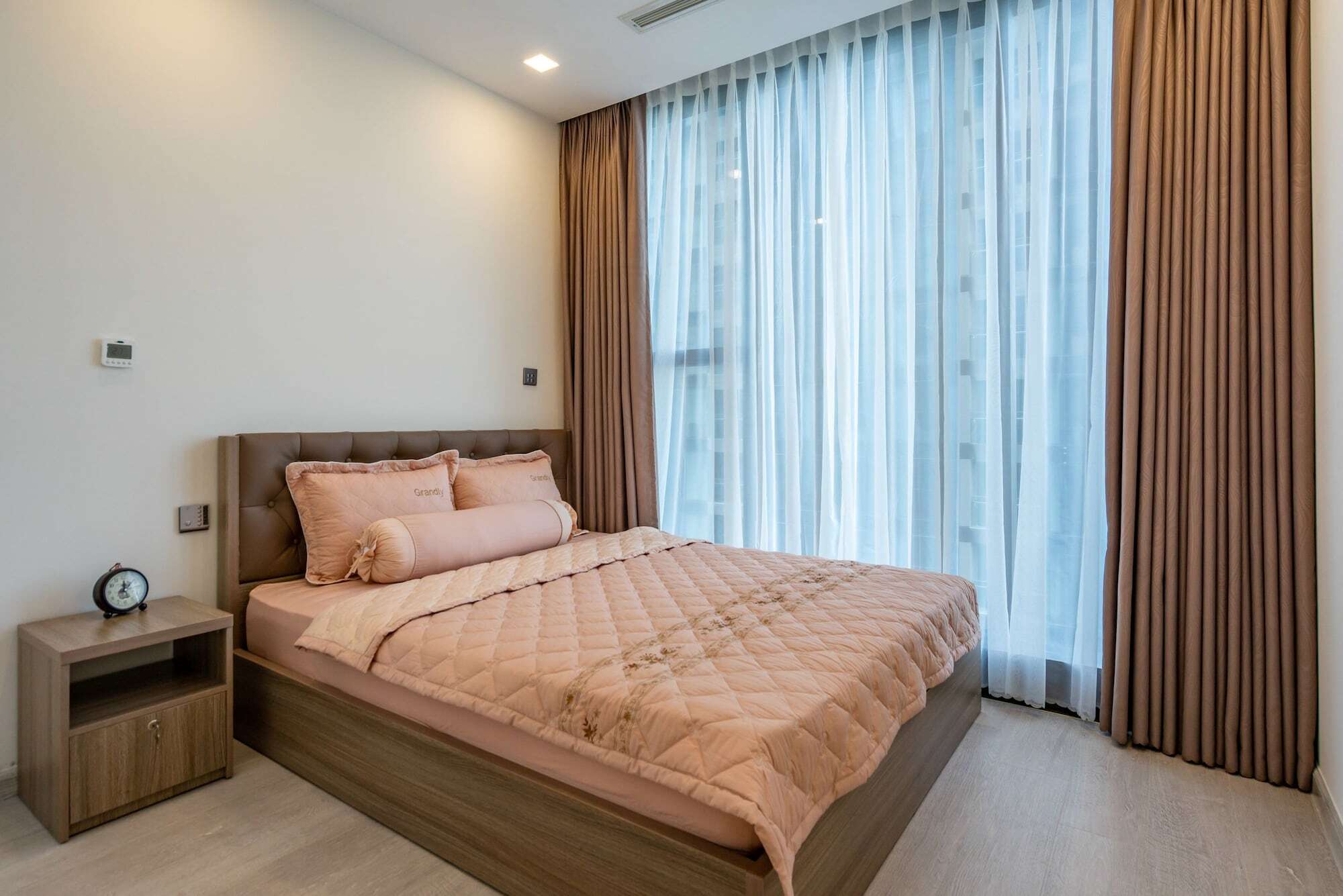 Qq - Vinhome Golden River - D.1 Căn hộ *