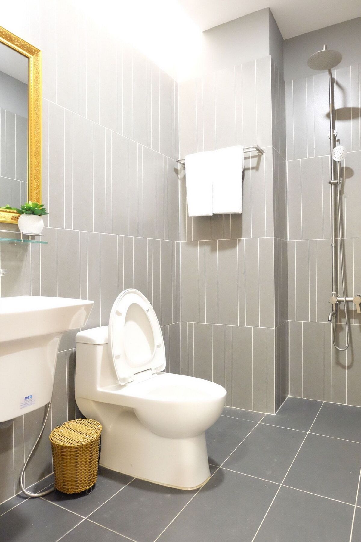 Apartment Saigon Q *