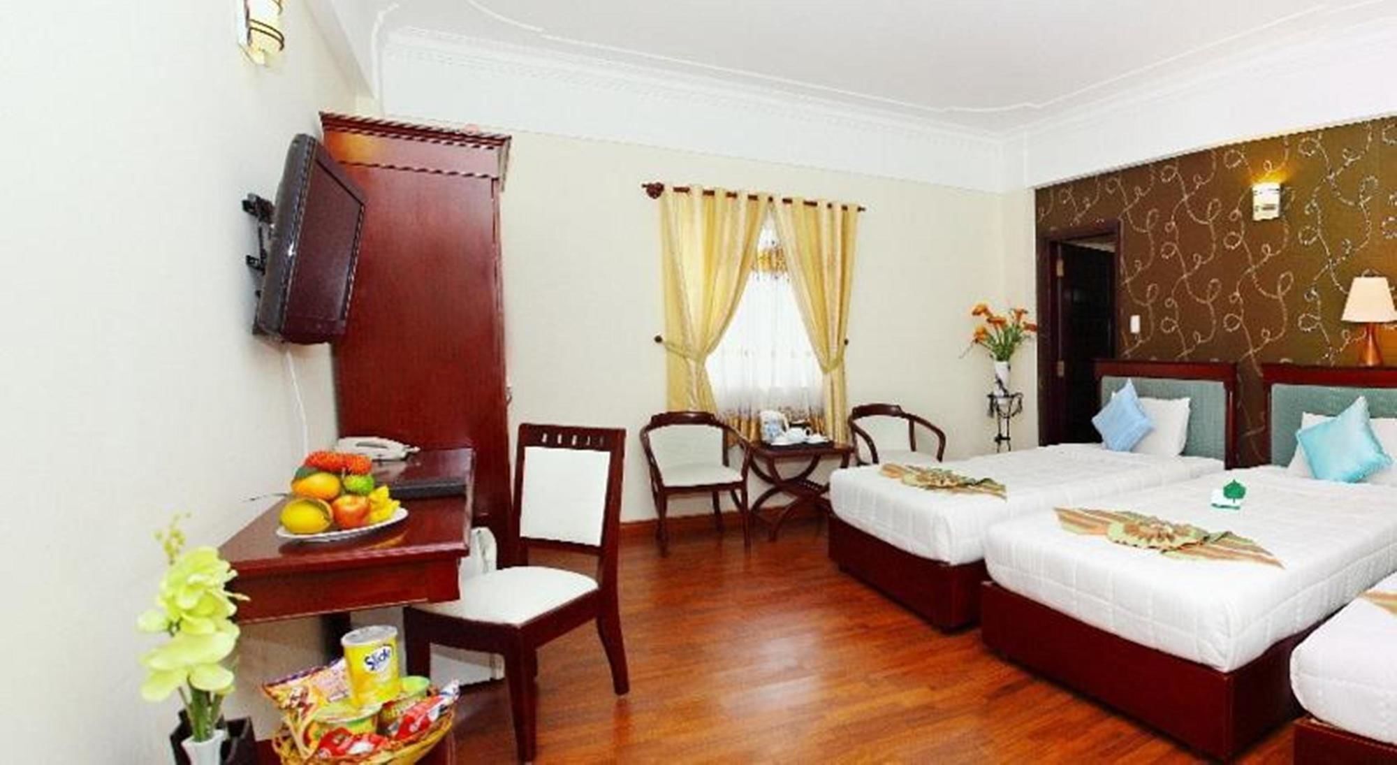 Universe Saigon Hotel 3*