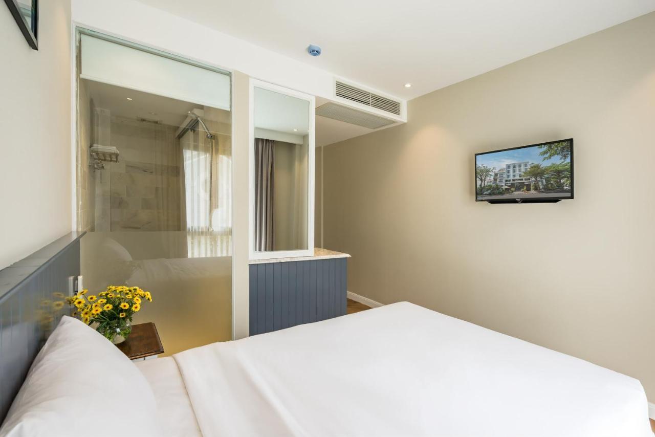 Parklane Saigon South Hotel