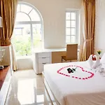 Golden Hotel & Apartment