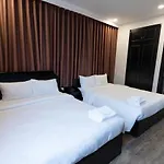 Queen Central Hotel - Ben Thanh Market