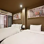 The Noble Swan Hotel New World