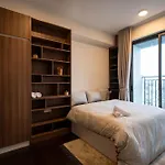 Central Business District Rivergate Apartment - Free Pickup & Pool