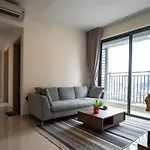 Central Business District Rivergate Apartment - Free Pickup & Pool