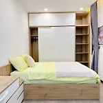 Riverside House Near Airport. Suite Co Phong Khach Rieng