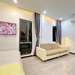 Riverside House Near Airport. Suite Co Phong Khach Rieng