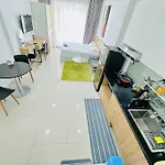 Spacious & Modern 1Br W Balcony 302