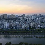 Louisa The Gold View Apartment