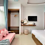 Hanz 137 Vivianne Hotel