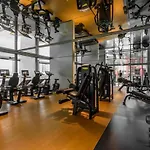 Luxury Fully Equipped Residence In Heart Of City